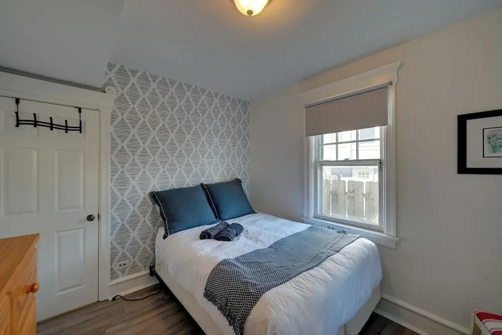 Ventnor City Getaway w/ Yard: 2 Blocks to Beach