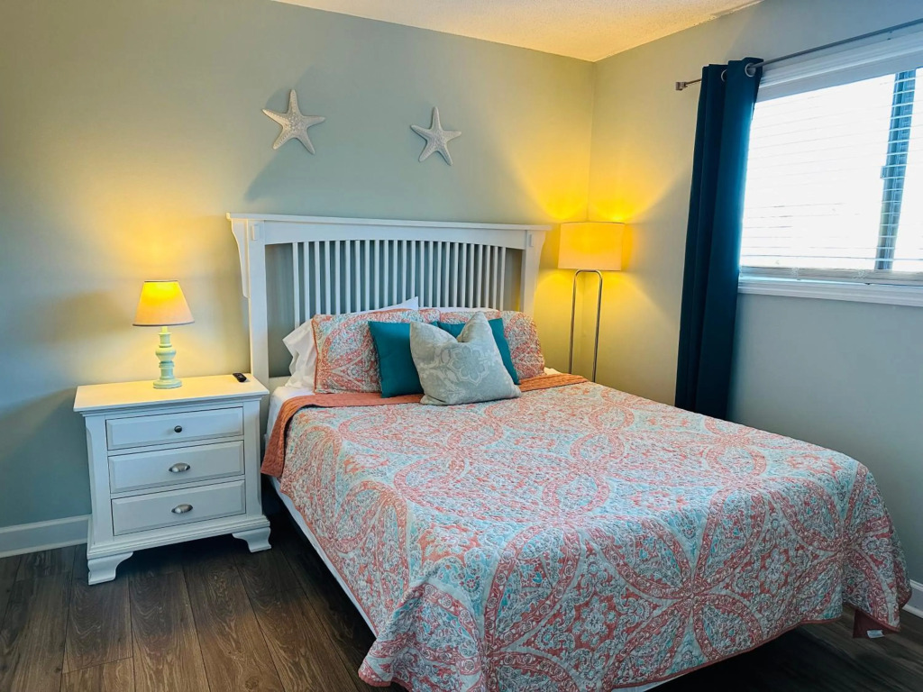 2 BR/BA Condo - Boardwalk to Beach. 3 Pools. Tennis Courts