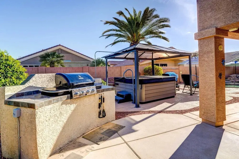 Pets Welcome! Group Retreat w/ Pool in Surprise