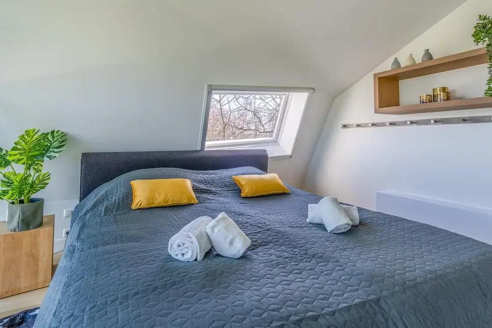 Relaxed and Atmospheric 6-person Villa Near the Forest