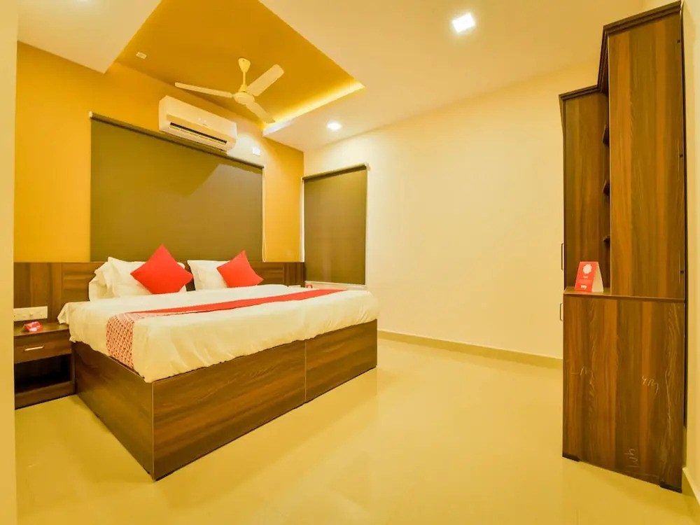 Kadavil Suites by OYO Rooms