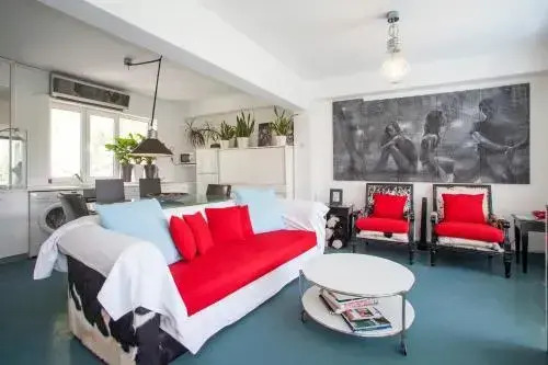 Central Apt Private Balcony & Rooftop Access - CT1