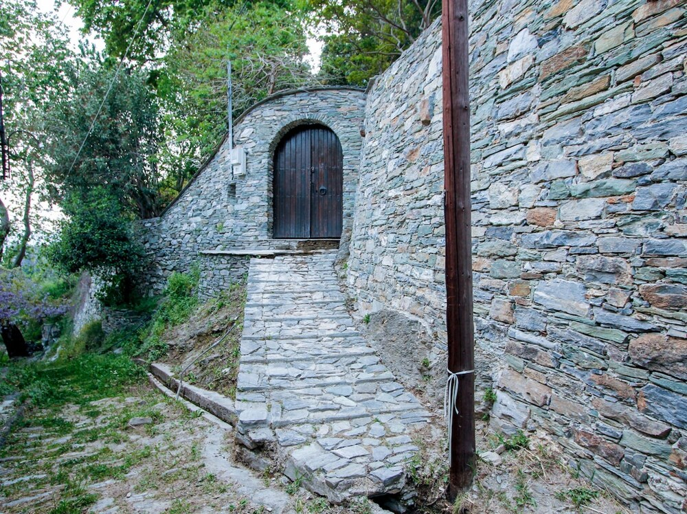 Secluded Cottage Guesthouse in the Mountains
