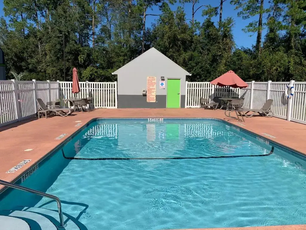 Magnolia Inn Extended Stay of Kingsland - New 2025 - Book a Kitchen Room - 12 Noon Check Out - 4K Black Beds - Saltwater-Mineral Pool open until 4AM - 24-7 Front Desk - LUXE Coffee Bar Award Winning Inn - Save by phone - 912-576-4777