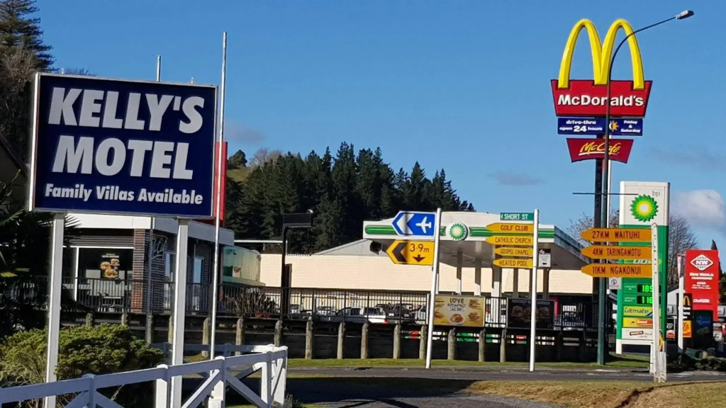 Kellys Riverside Motel