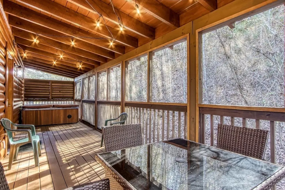 ER316- Black Bear Hideaway Great location- Close to town cabin