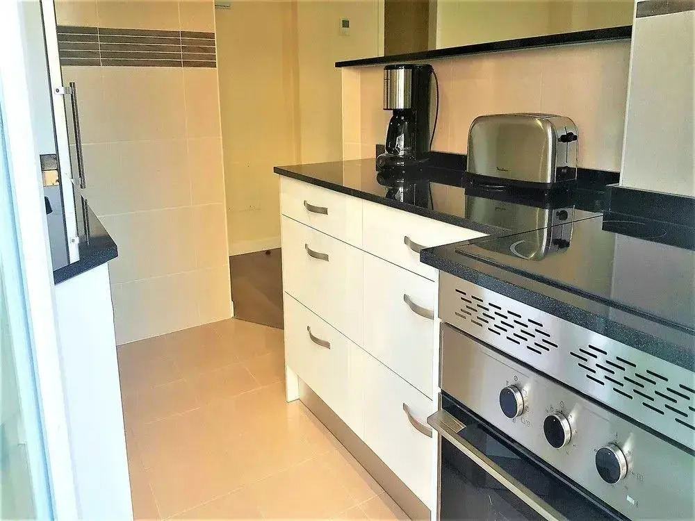 MC YOLO Apartamentos Espacio América