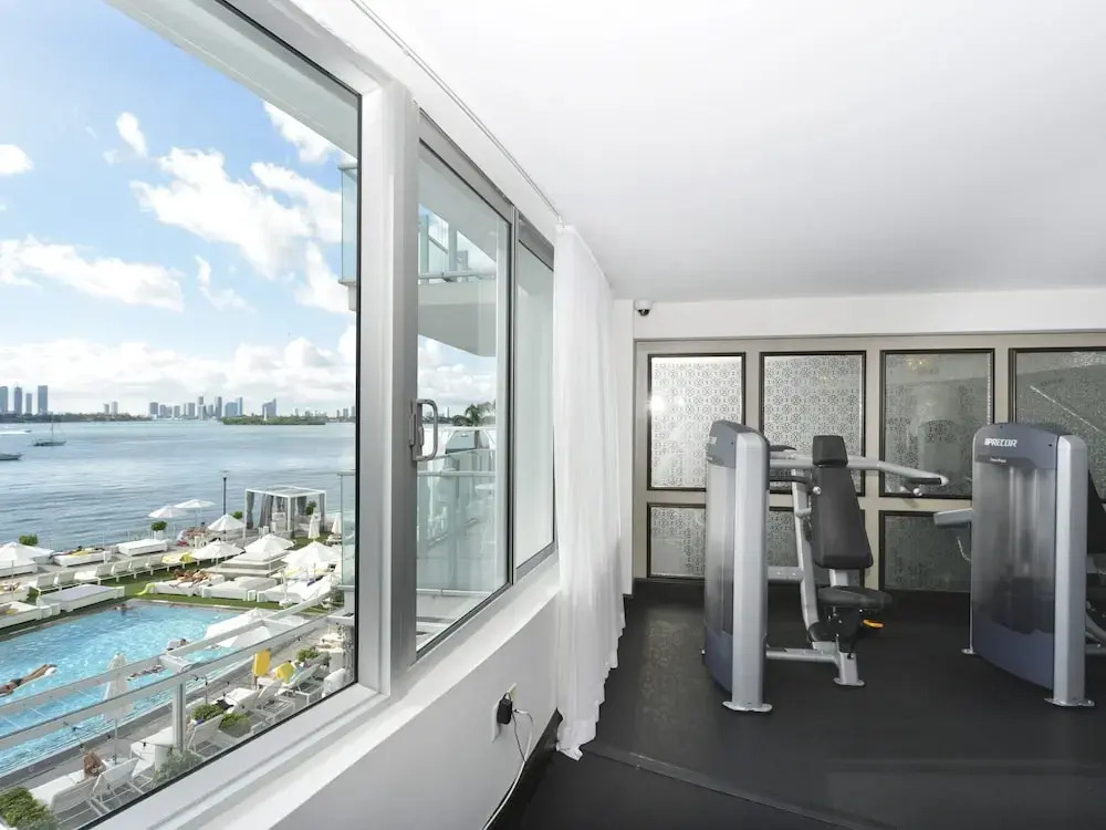 Miami World Rental - Mondrian 821