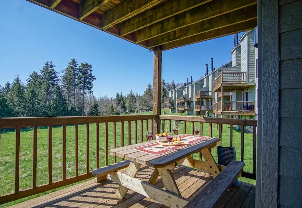 Powderidge #31: 2 Bedrooms, 2 Full Baths: Slope Side, Wood Fireplace