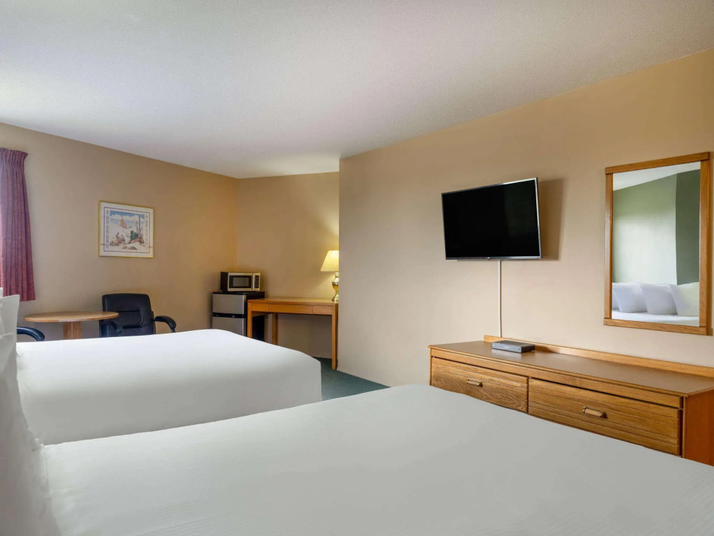 Travelodge by Wyndham Lacombe