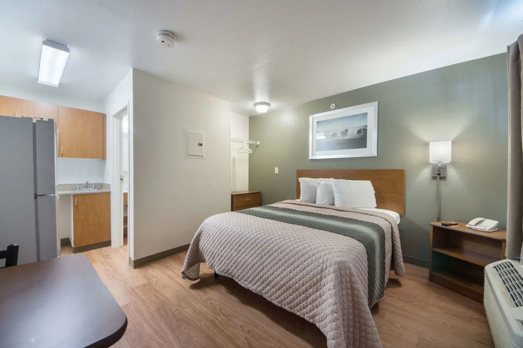 HomeTowne Studios by Red Roof Dallas - Irving