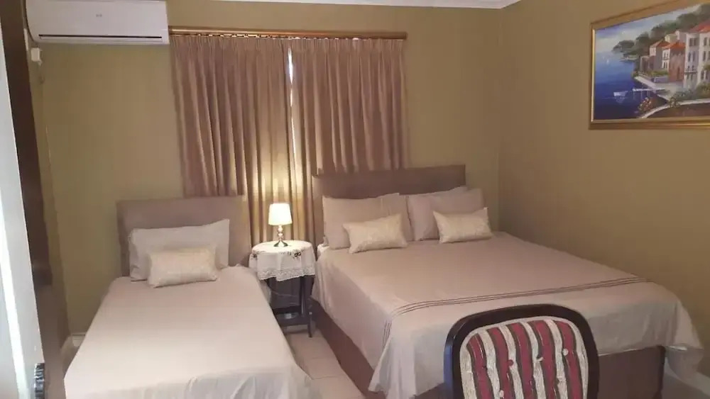 Savoy Lodge - Nice Budget Triple Room 2