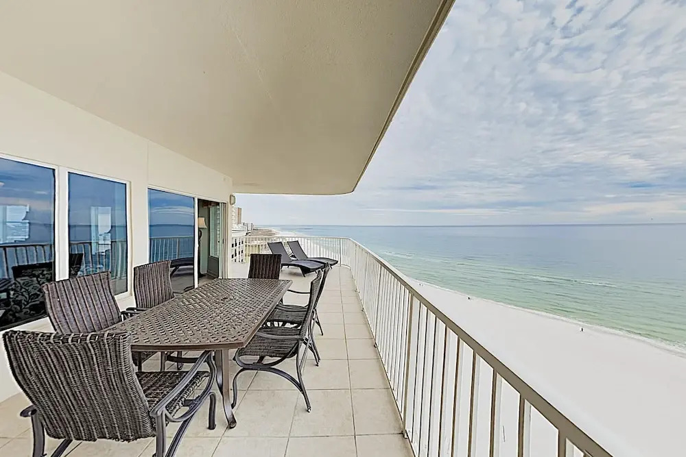 Oceanfront Paradise W/ 2 Pools & Beach Access 4 Bedroom Condo