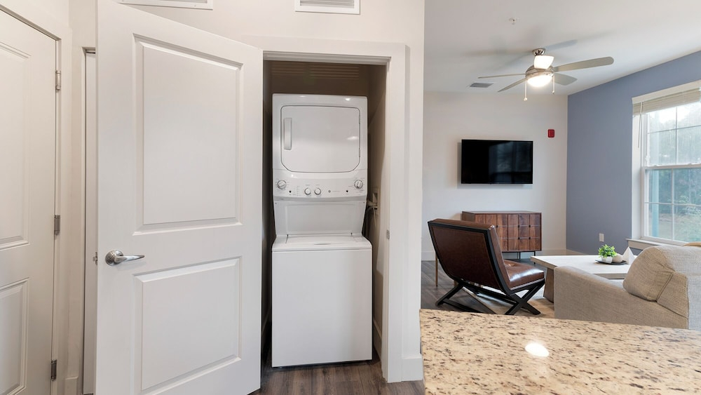 Landing Apartments near Sand Lake - Universal
