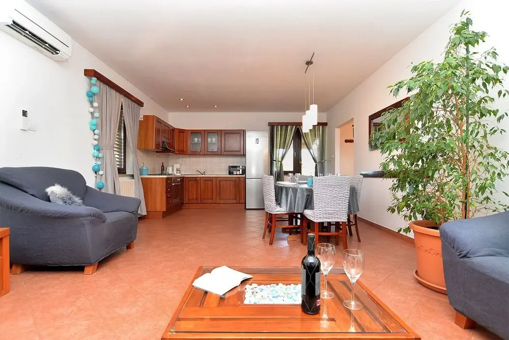 Apartment 1933