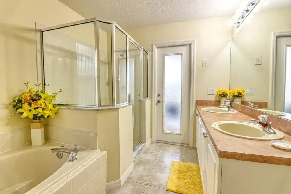 Beautiful Home With Large Bedrooms, Pool Game Room 5 Home by RedAwning