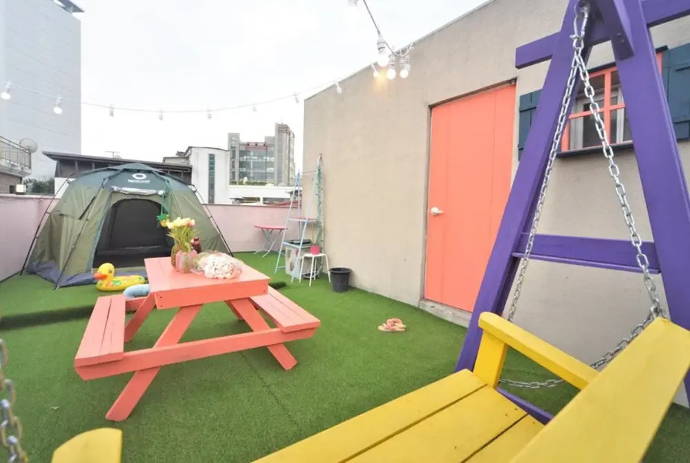 Apple Mint Party House