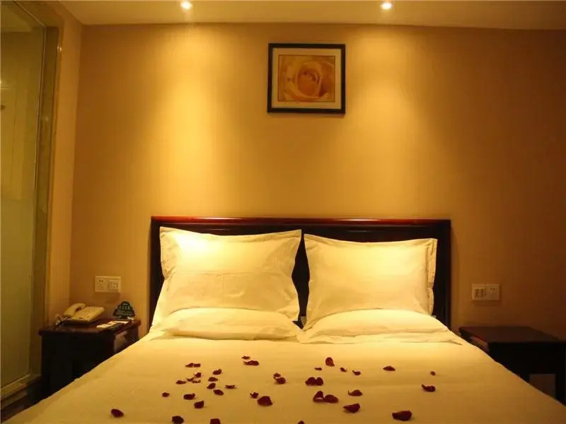 GreenTree Inn Guangdong Guangzhou Baiyun West Huangshi Road Express Hotel