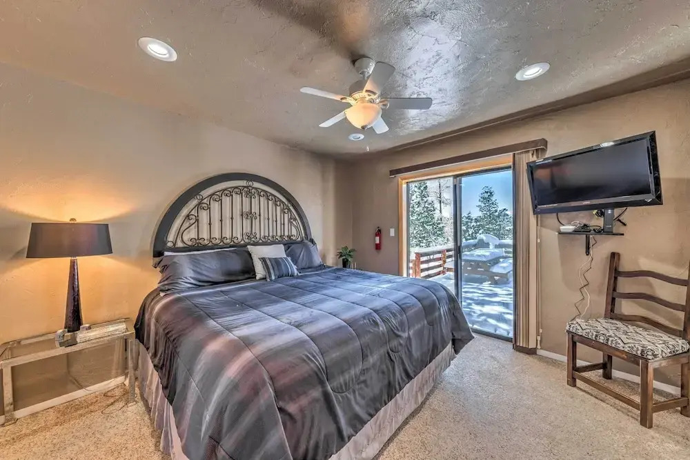 Spacious Ruidoso Home w/ Hot Tub & Fireplaces