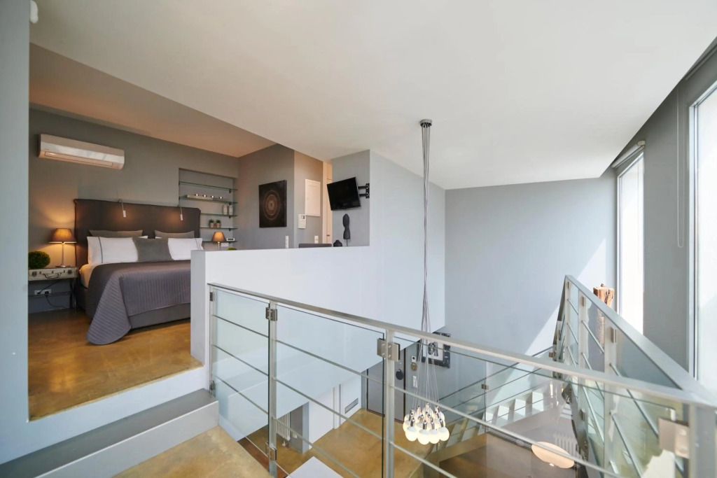 MaMaison N°5 Penthouse Loft, Private Pool, Acropolis view, Ultra high speed Internet 300 Mbps, Short walk to Acropolis, Parking upon request, 1 from metro