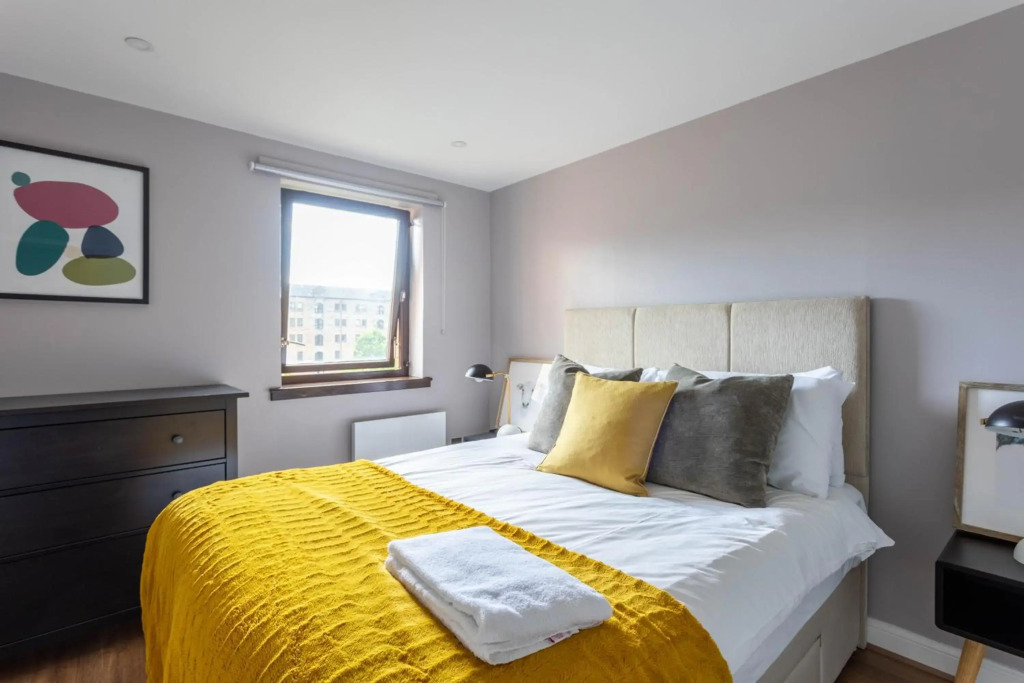 Stunning 1 Bed Merchant City Apartment with Parking