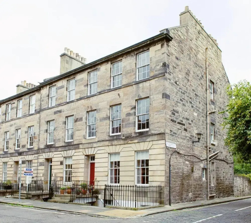 Charming City Centre Flat, Edinburgh