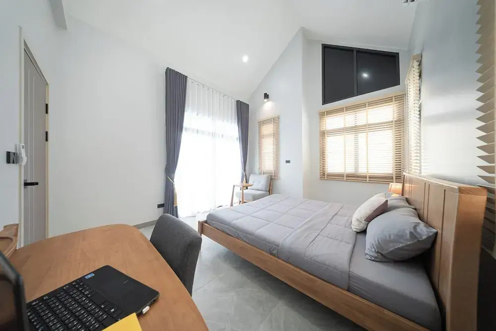 Songmee Pool Villa Nikompattana
