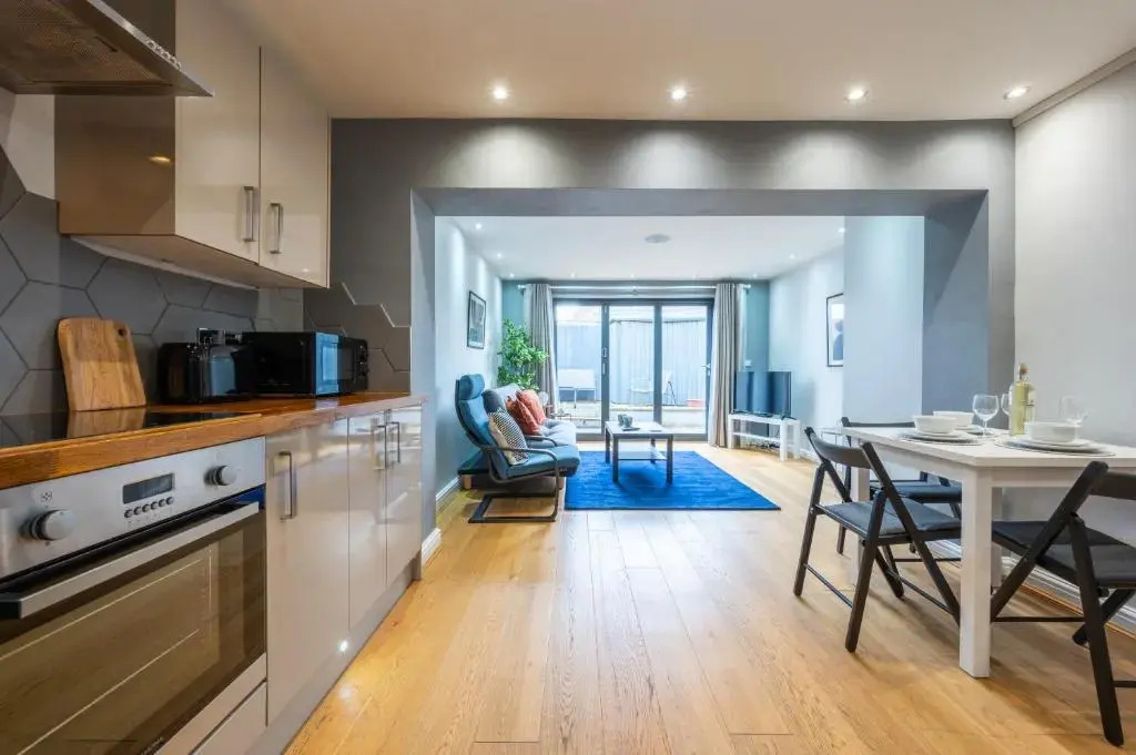 Severn Grove House by Tŷ SA in Severn Grove