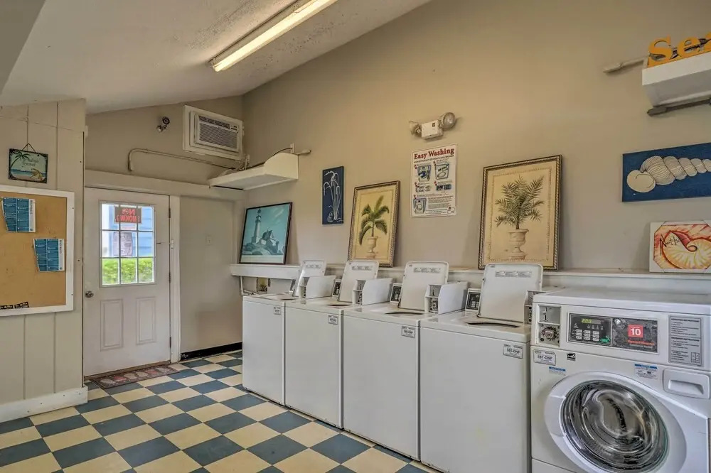 Ocean-view Condo: Steps to North Topsail Beach!