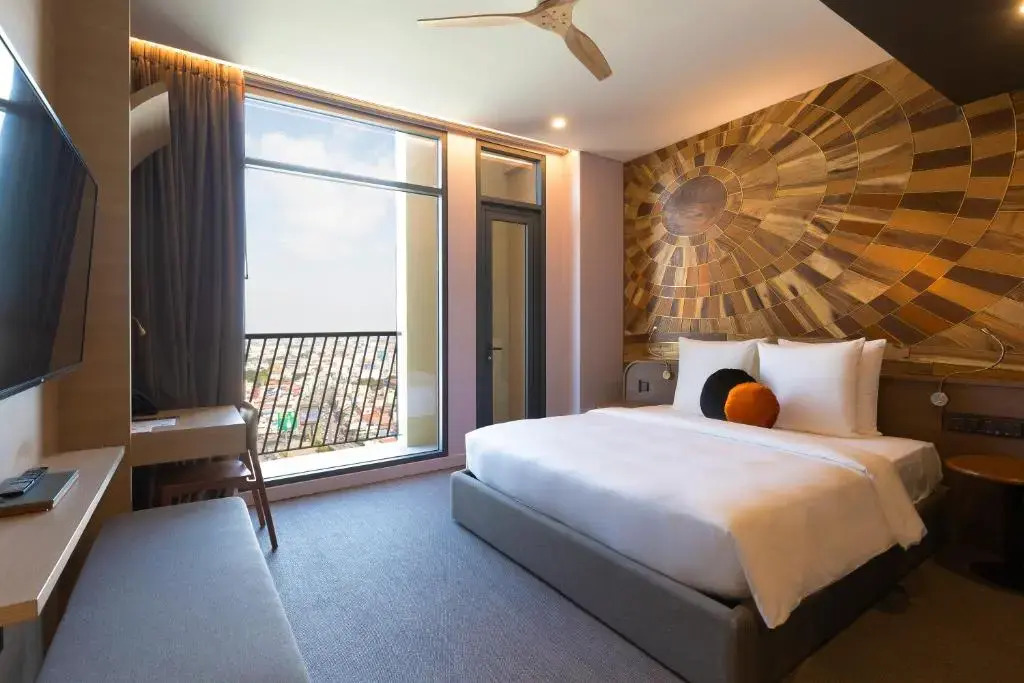 SUN & MOON, Riverside Hotel