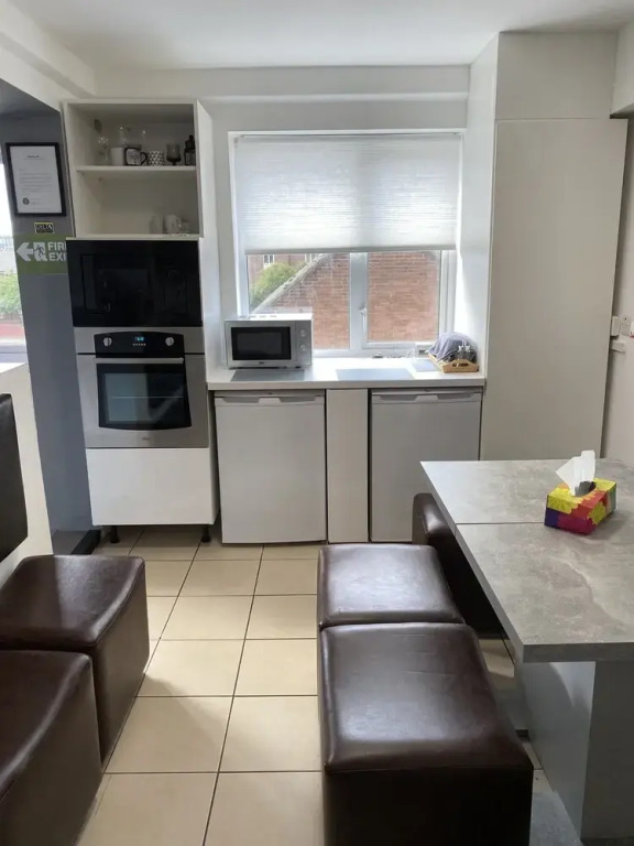 6-bed Apartment in Liverpool