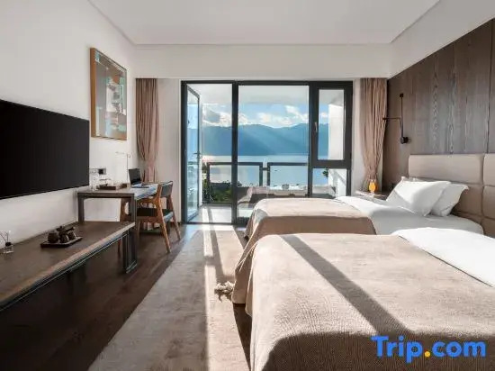 Tranquil Haven: Blossoms and Full Moon with Mountain and Sea Views Guesthouse (Dali Shuanglang)