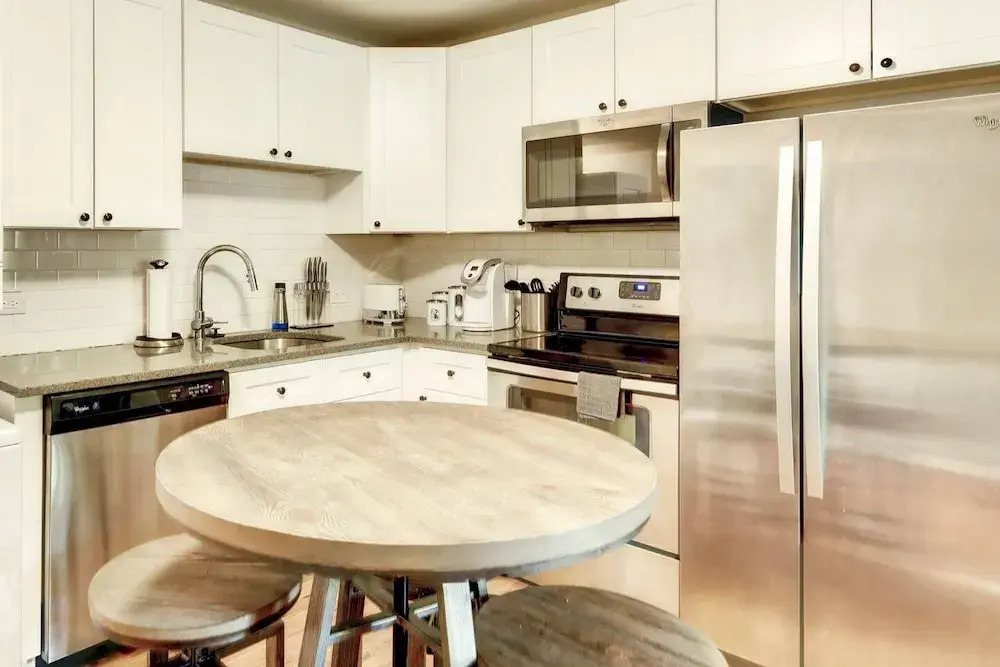 Luxury Denver Apts 8 BDs 4 BAs Great Location!