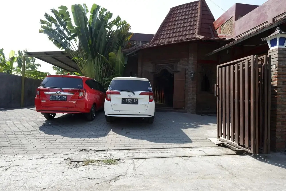 RedDoorz near GOR Manunggal Jati Majapahit