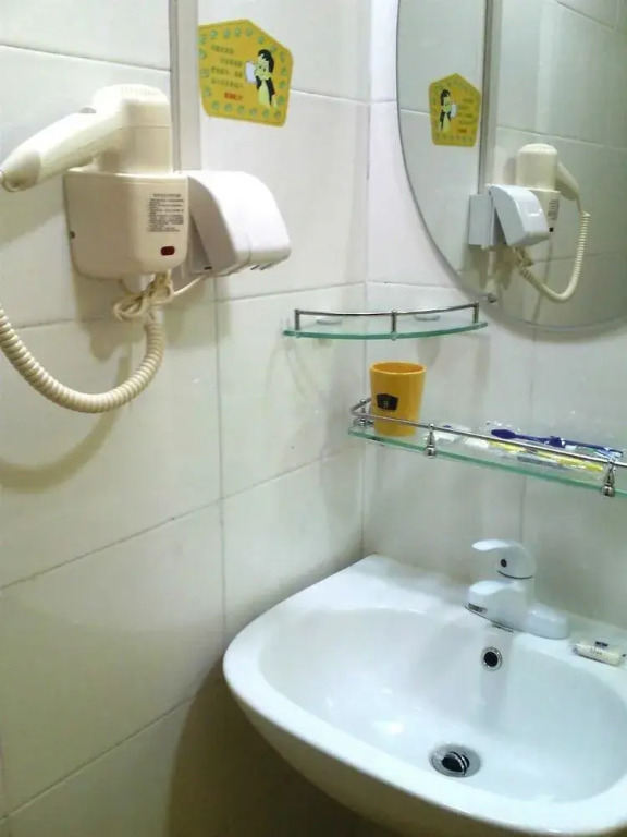 Home Inn (QingdaoLichun subway station Shaoshan Road store