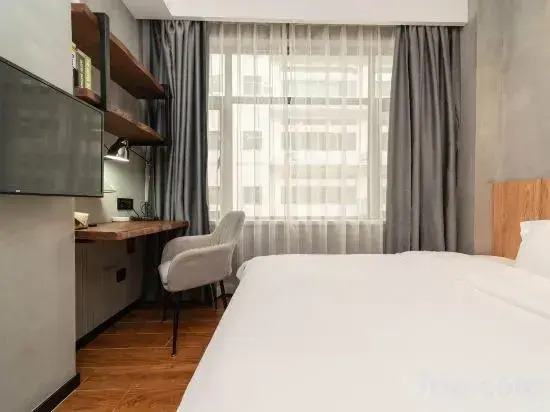 Maia Hostel
