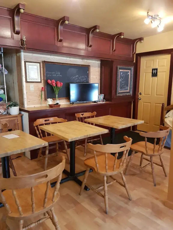 Hedley Inn & Hostel