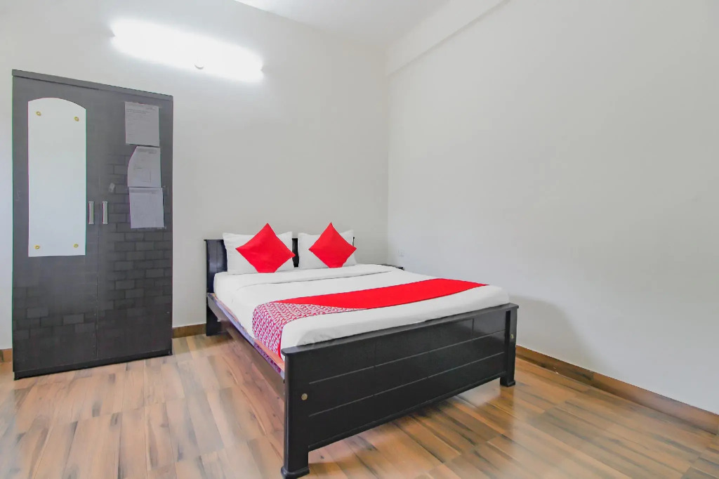 SKL Grand Rooms by OYO Rooms