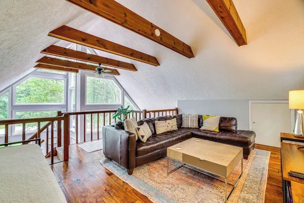 15 Mi to Ski Resort: Home w/ Fire Pit in Tobyhanna