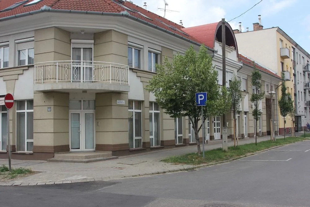 Mox Downtown Apartman