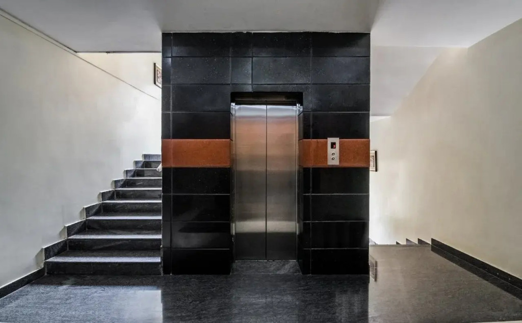 OYO 5231 M V Boutique Hotel