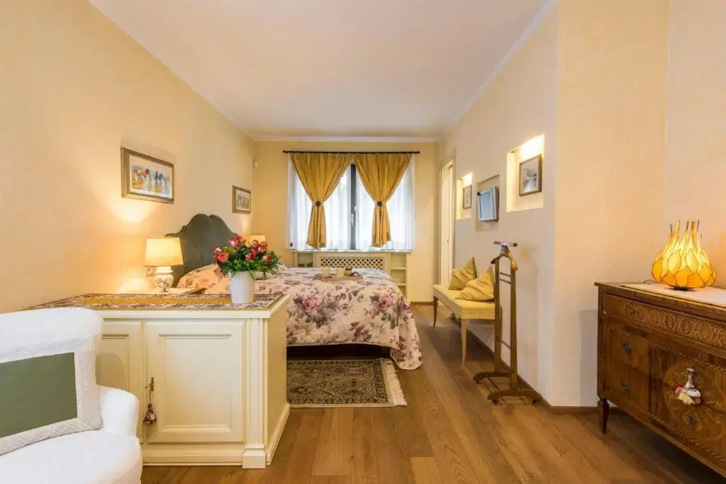 Fabulous Florentine Villa in the City..