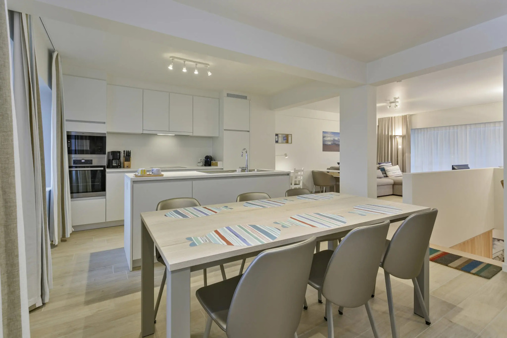 Stunning Family Apartment at the Beachfront of De Haan