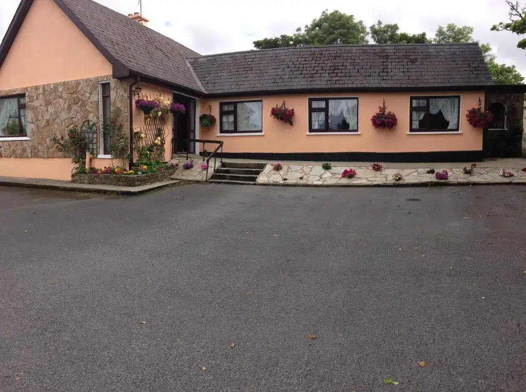 Eriu Lodge