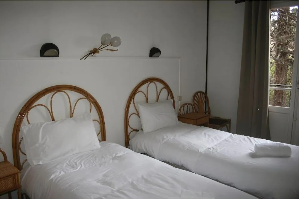 Logis Hotel-restaurant Les Glycines