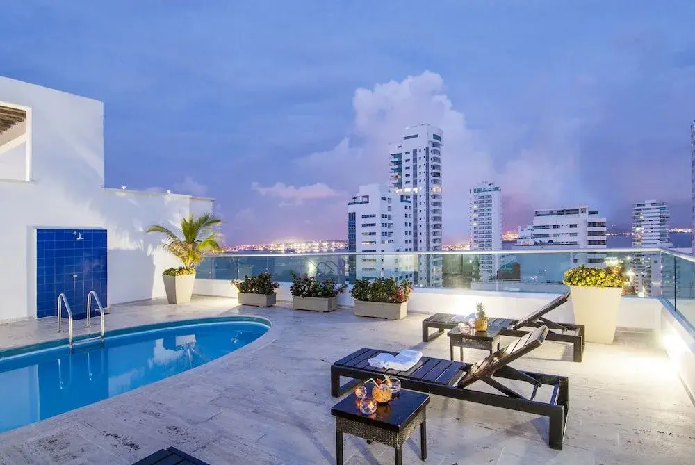 Travelers Orange Cartagena