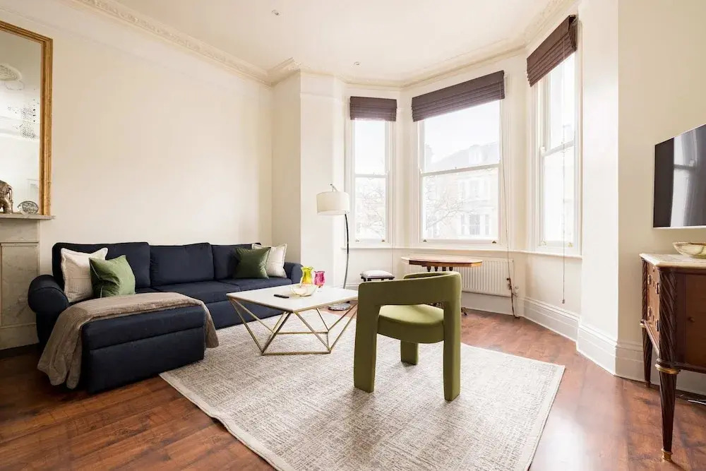 Light-filled 2-bedroom Chelsea Apartment
