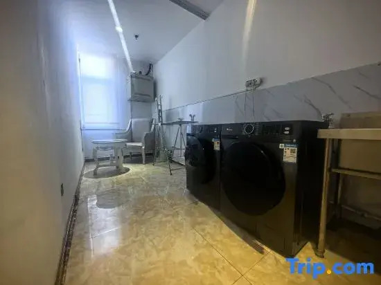 Wanfu Building Hotel (Beisheng Plaza Branch of Urumqi High-Speed Railway Station)