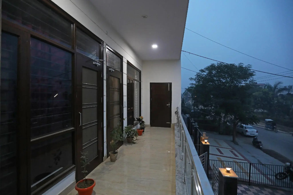 OYO 10888 Aastha Residency