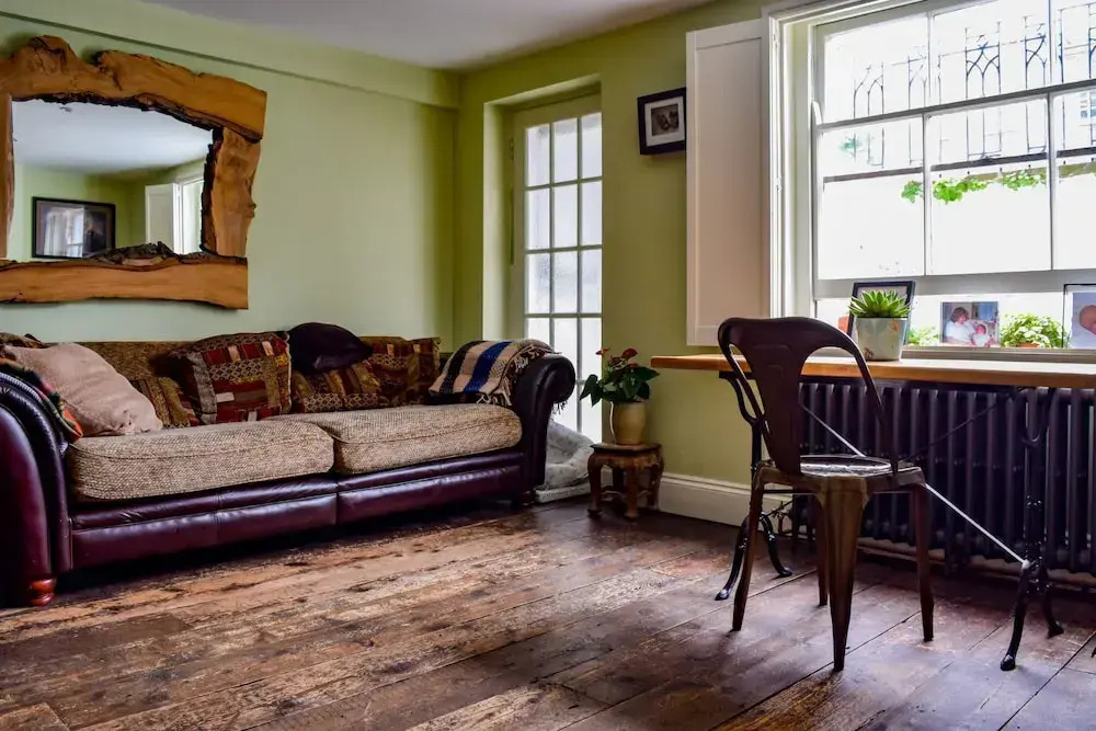 Stylish 1 Bedroom Flat With A Beautiful Garden